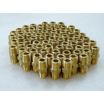 Legris 0121 14 13 Double and reduction nipple C1 : NPT1/4 - C2 : R1/4 for connecting two male threaded fittings unused PU 75 pcs